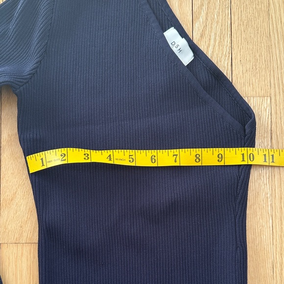 DISSH navy ribbed one-sleeved top medium - Picture 5 of 10